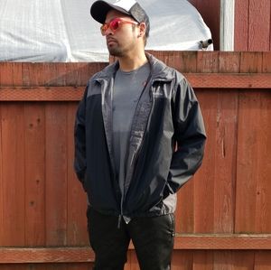 Like New Columbia Glennaker Lake Rain Jacket with Zippered Pockets Stowaway Hood